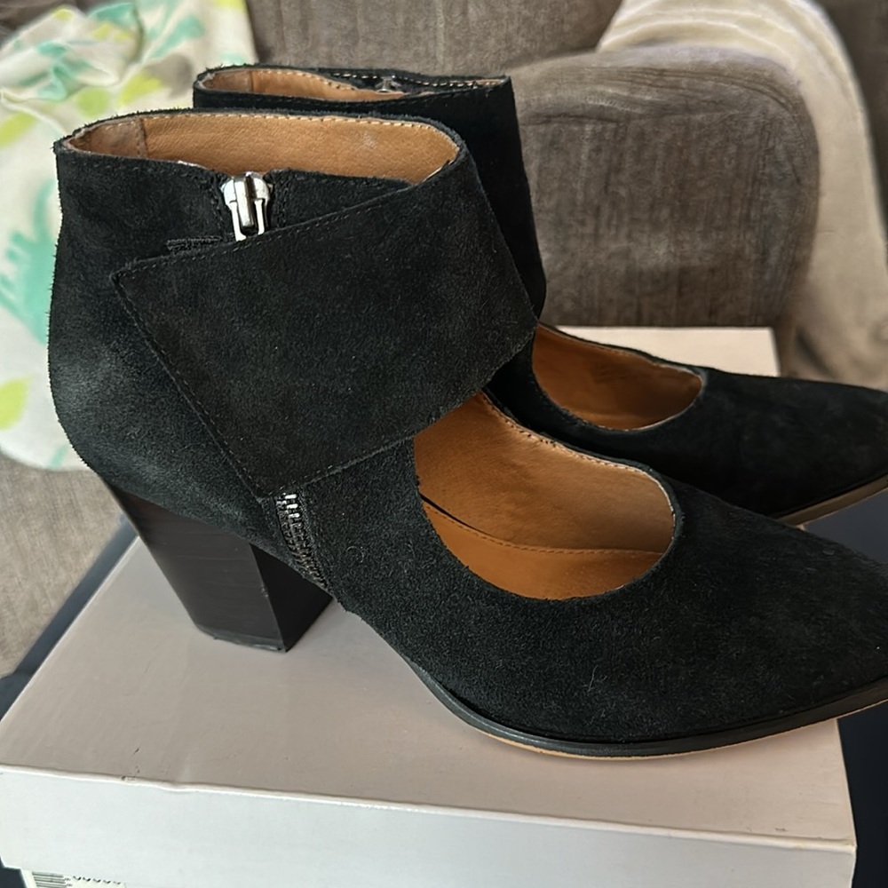Corso Como Bonsai Black Split Suede Pump size 7.5